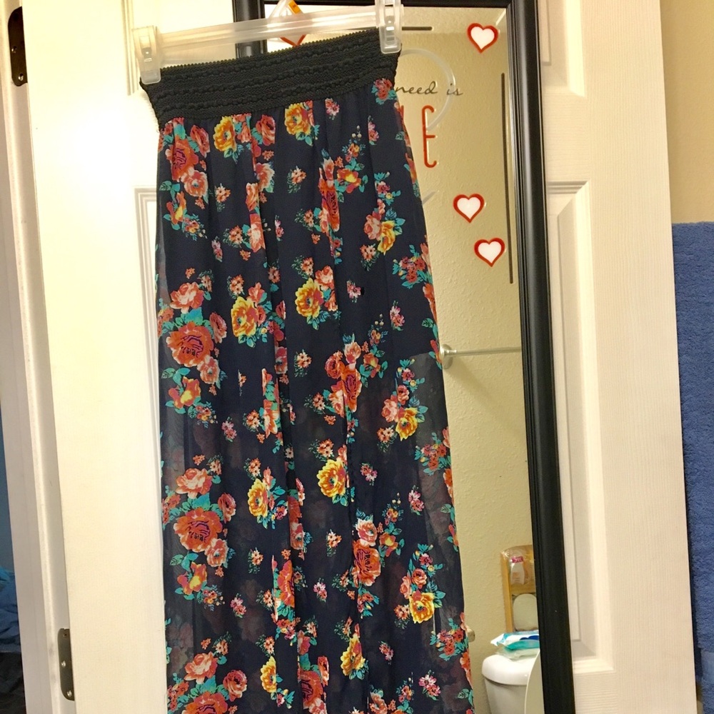 Floral maxi skirt (see through with slits)